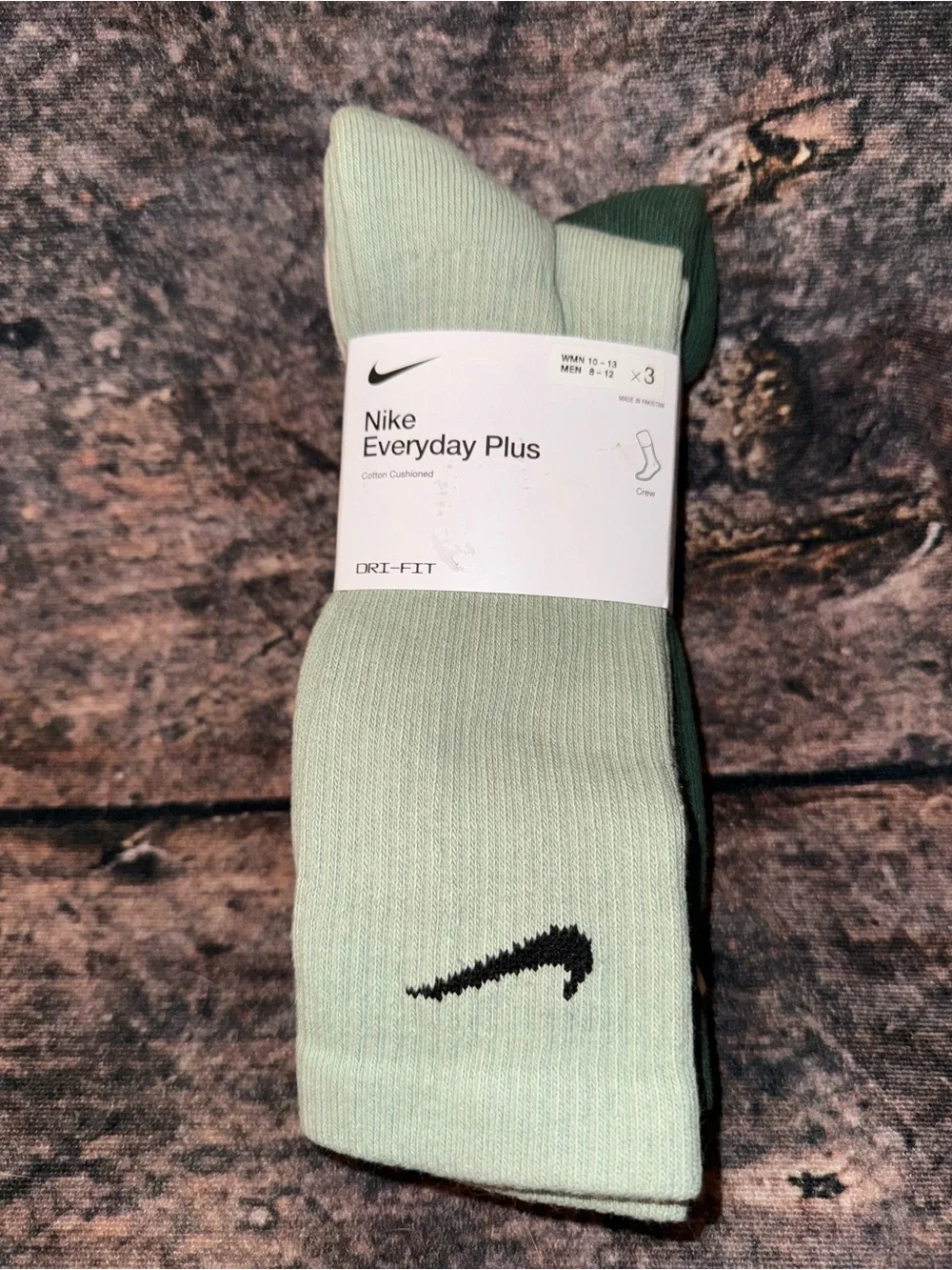 Nike NWT Everyday Plus DRI-FIT Crew Socks 3 Pack Size Mens 8-12 (Green/Cream)